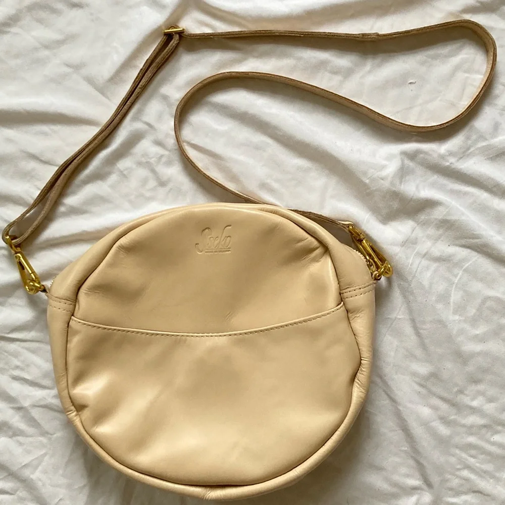 Sseko: Alabaster Circle Purse - Picture 2 of 5